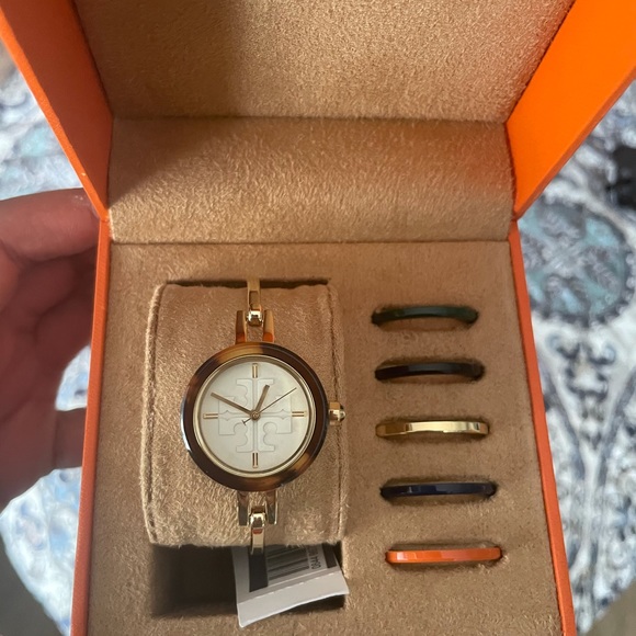 New Tory Burch watch set 🥰 - Picture 3 of 5